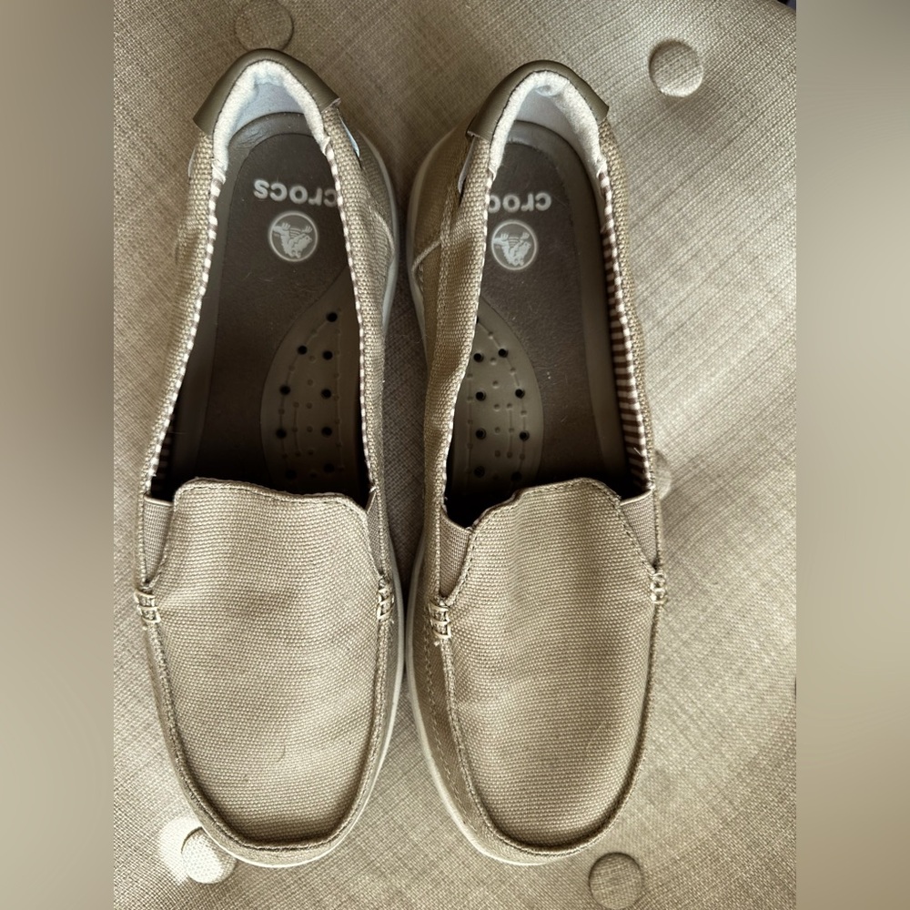 CROCS Women's Walu Canvas Loafer Khakki/Stucco #2  Size 8